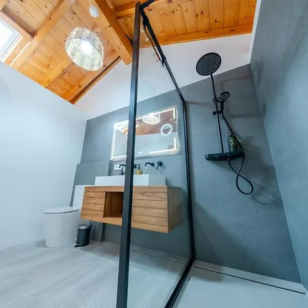 Spacious Renovated House In Cabezon De La Sal