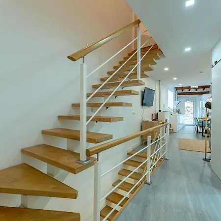 Apartment Spacious Renovated House In