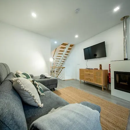 Apartment Spacious Renovated House In Cabezon De La Sal
