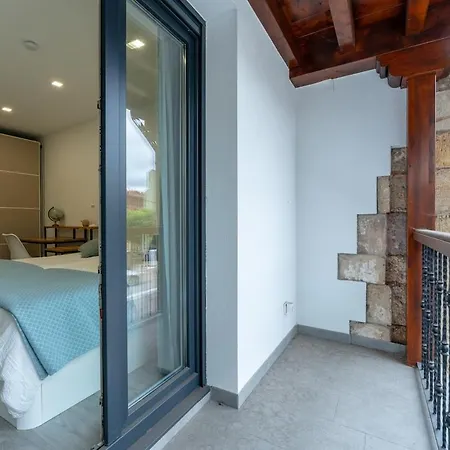 Spacious Renovated House In Apartment *