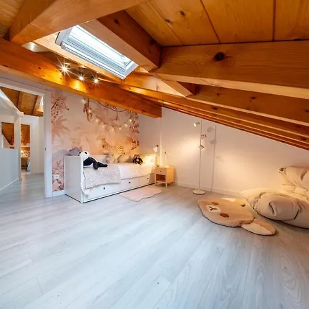 Spacious Renovated House In Apartment *