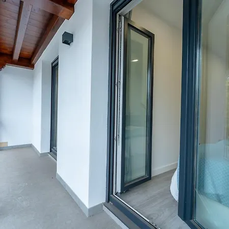 Spacious Renovated House In Apartment *