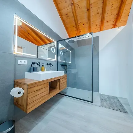 Apartment Spacious Renovated House In *