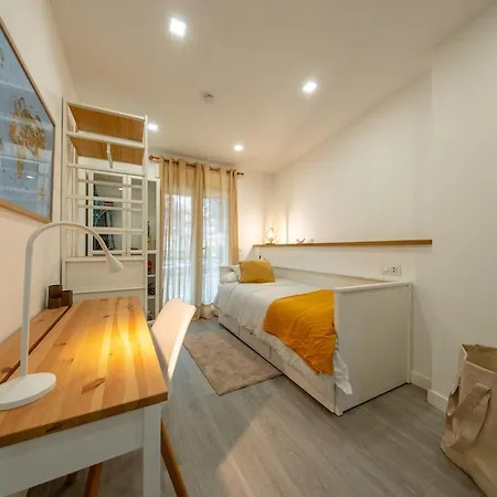 Spacious Renovated House In Apartment *