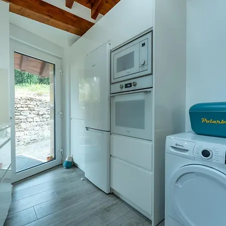 Spacious Renovated House In Apartment